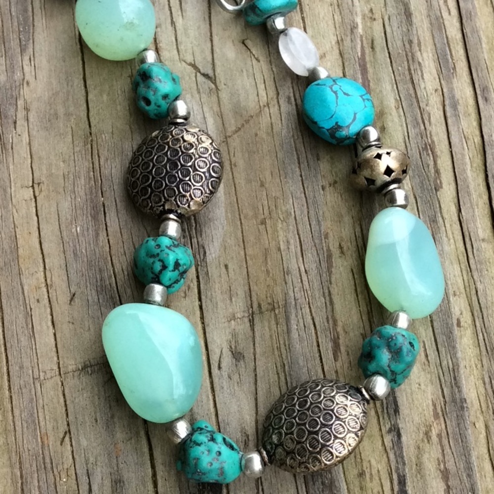 Beautiful Statement Necklace w/ Matching Earrings